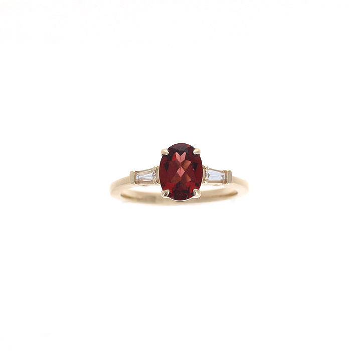 Ladies 14kt Yellow Gold 1.40ct Garnet and 0.11cts Diamond Ring