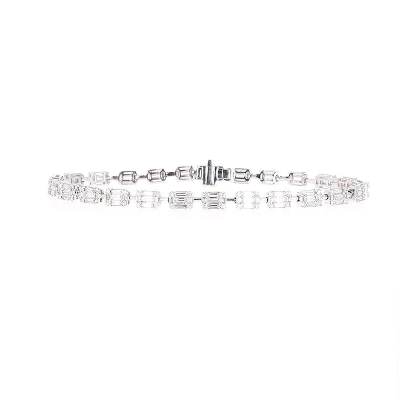 Ladies 14kt White Gold 2.10cts Diamond Bracelet