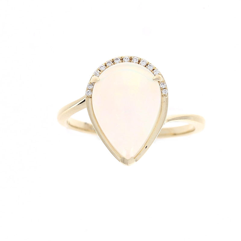 Ladies 14kt Yellow Gold 2.25ct Opal and 0.04cts Diamond Ring