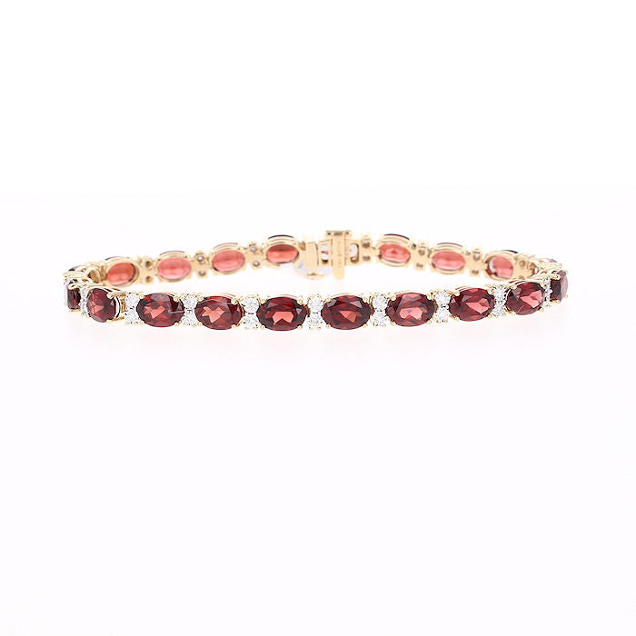 Ladies 14kt Yellow Gold 18.20cts Garnet and 0.50cts Diamond Bracelet