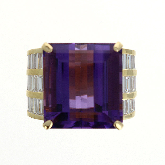 Ladies 18kt Yellow Gold 27.00ct Amethyst and 4.00cts Diamond Ring