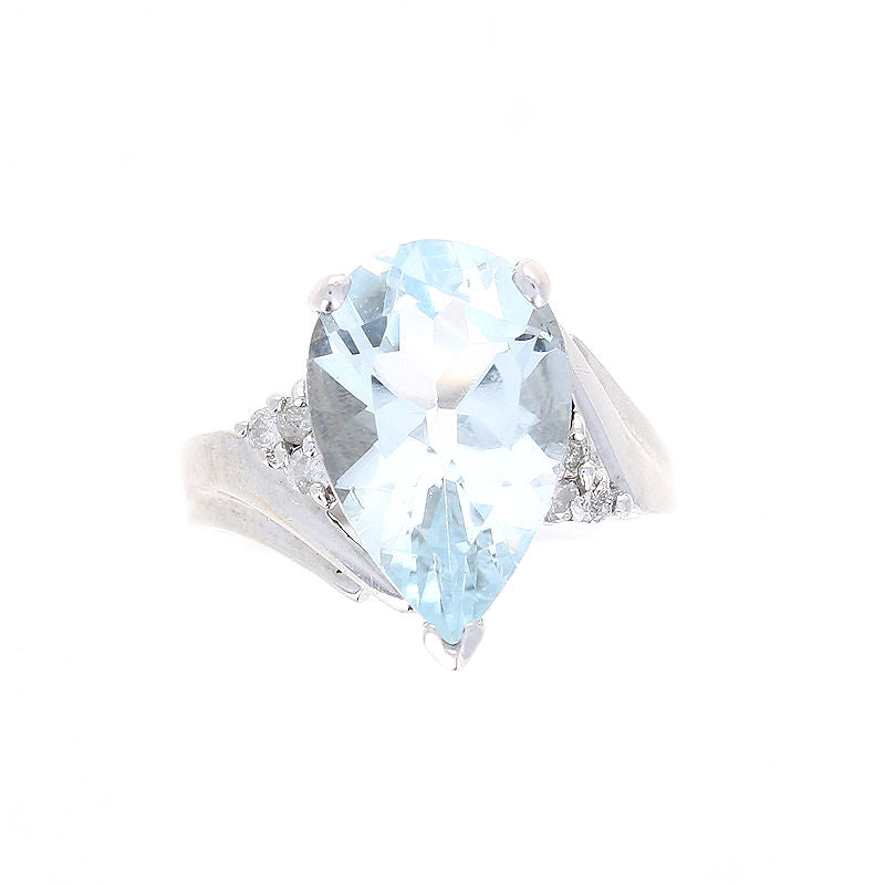 Ladies 14kt White Gold 4.75ct Aquamarine and 0.15cts Diamond Ring