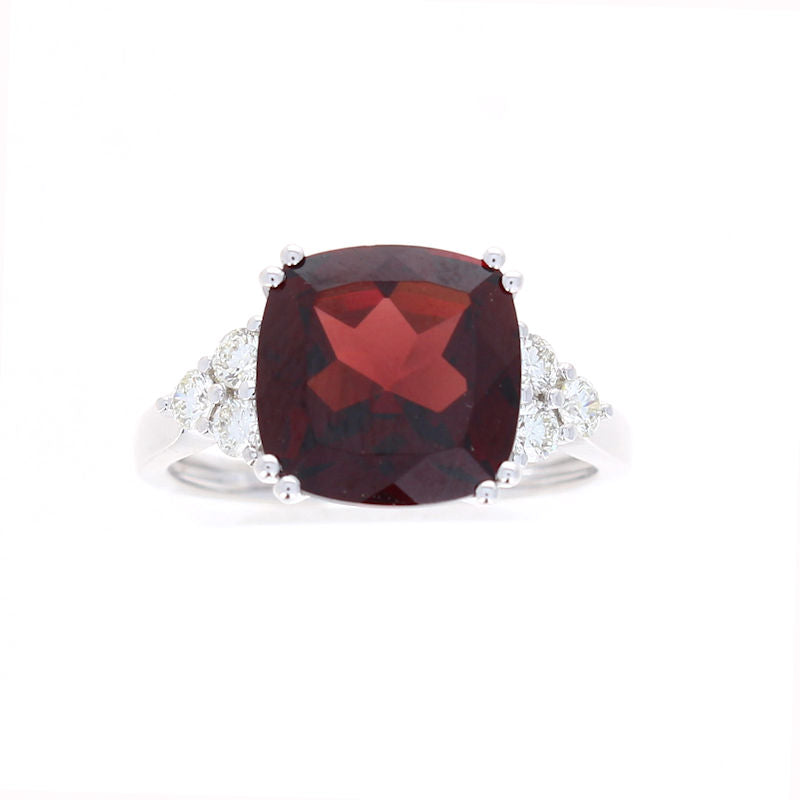 Ladies 14kt White Gold 4.60ct Garnet and 0.45cts Diamond Ring